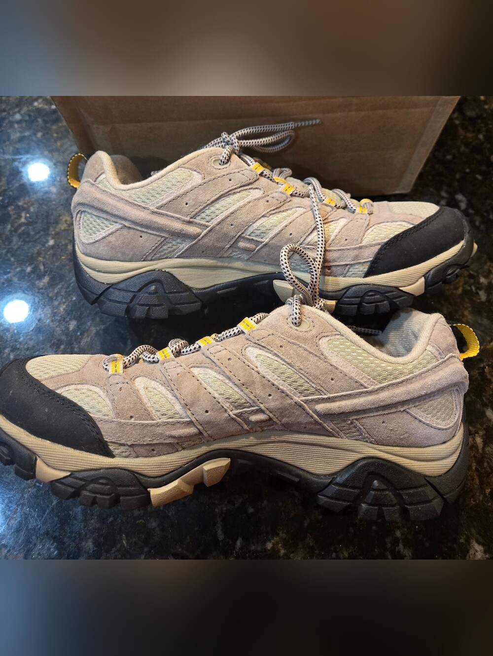 Merrell Moab 2 Vent Women's Size 9.5 Hiking Shoes Leather Tan Style J06020
